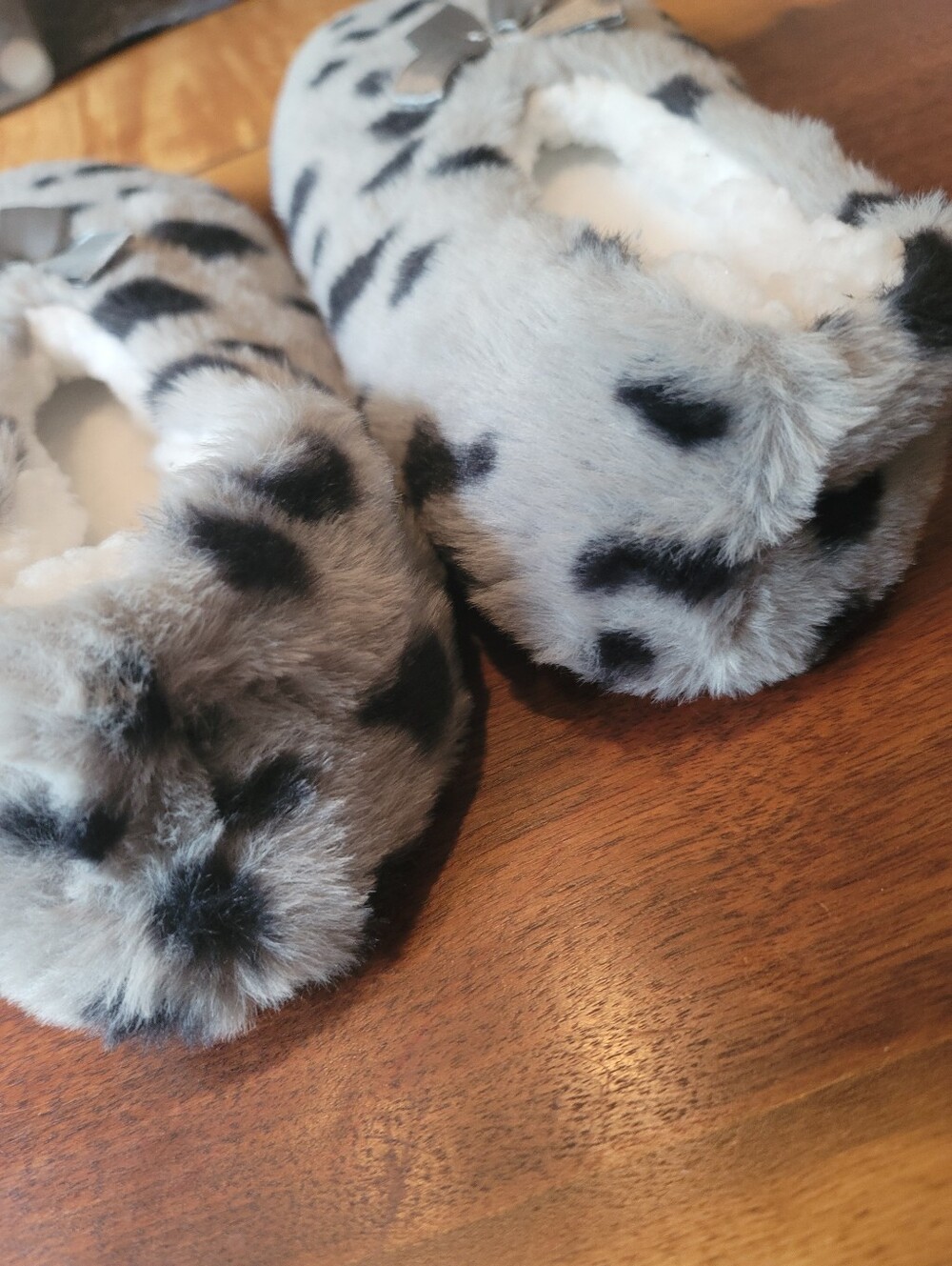 Faux Fur Snow Leopard Print Slipper Socks NWOT - Picture 5 of 7